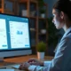 Médica atendendo por telemedicina enquanto organiza receita digital e nota fiscal na tela do computador